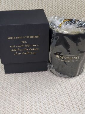 Benevolence LA Rose & Sandalwood Matte Black Core Candle, 220g/8oz